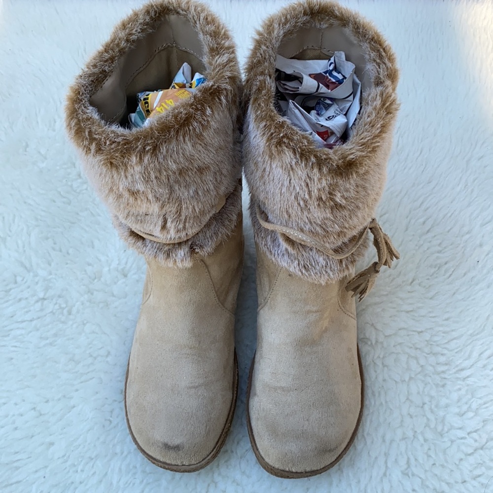 Faux Fur Merona Winter BootsColor: Cream-Tan Size: 8 - Picture 2 of 7